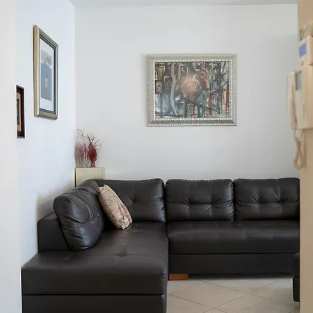 Guesthost - Fellini Family Flat * 里米尼