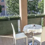 Guesthost - Fellini Family Flat Rimini