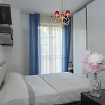 Guesthost - Fellini Family Flat Apartmán
