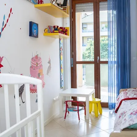 Guesthost - Fellini Family Flat Lägenhet *